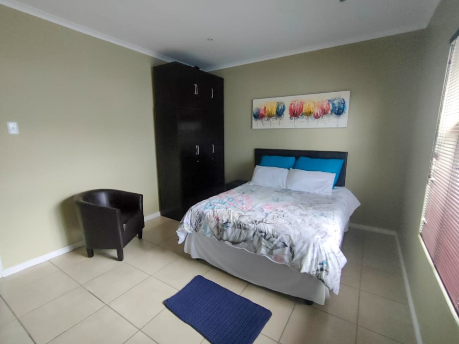 8 Bedroom Property for Sale in Wavecrest Eastern Cape